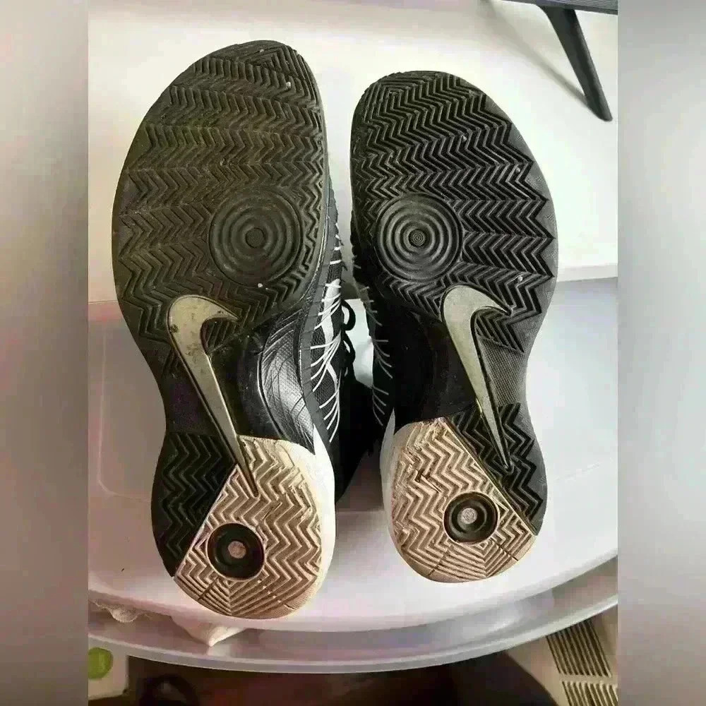Nikes - Picture 6 of 6